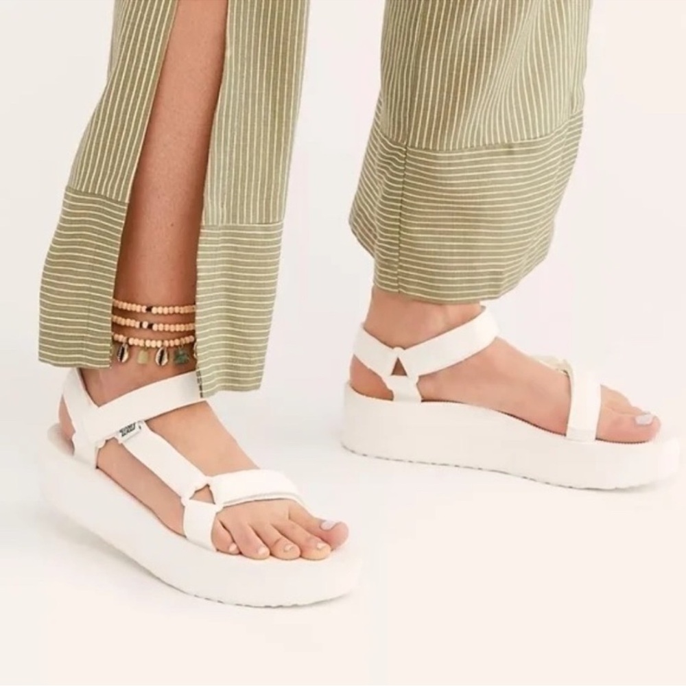 TEVA Women's Flatform Platform Universal Sandals White 9